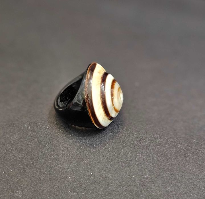 Пръстен от естествен рапан. Уникален!