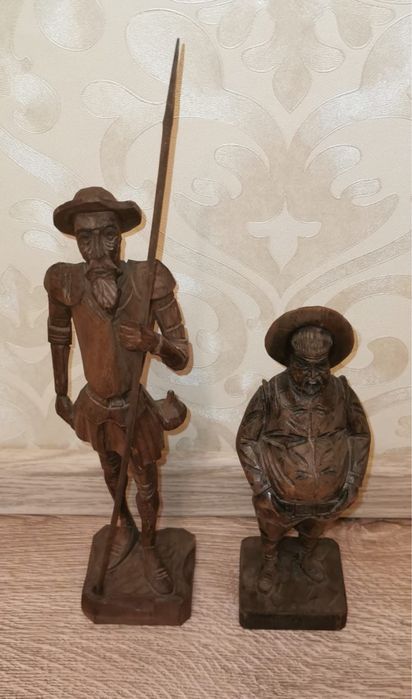Дървени фигури Дон Кихот и Санчо Панса масив от едно  парче !