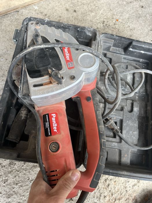 Masina de frezat caneluri