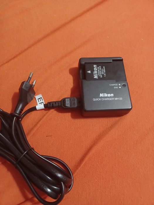 Nikon Quick Charger MH23 + Nikon Battery Li Ion ENEL 9 7,4v 1000mAh
