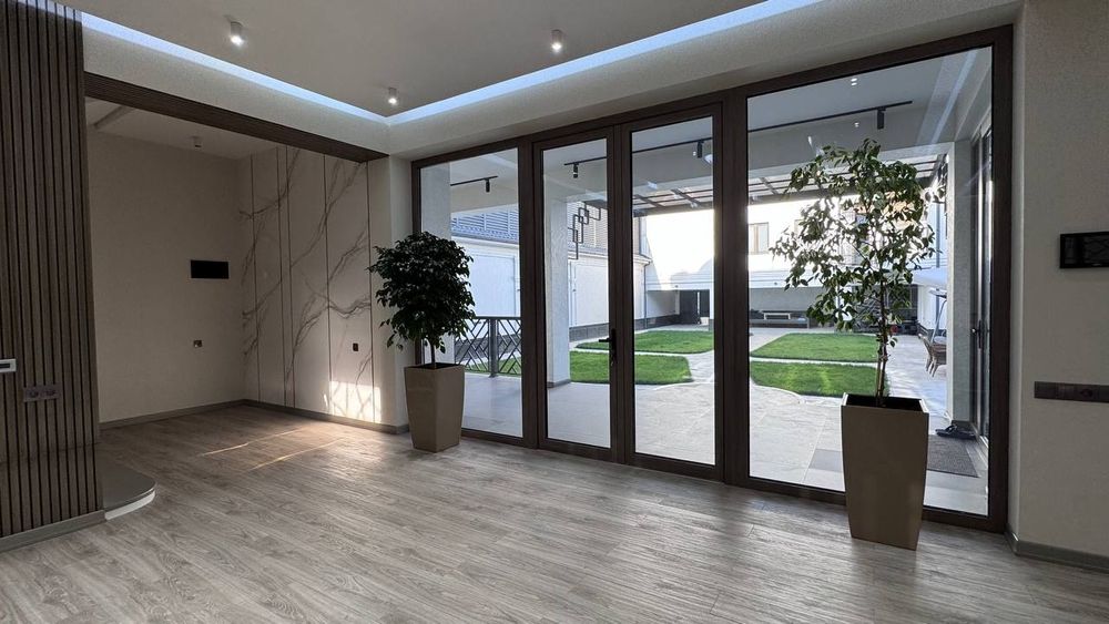 Амир-Темур махалля Продается шикарный евродом, на участке 2 дома