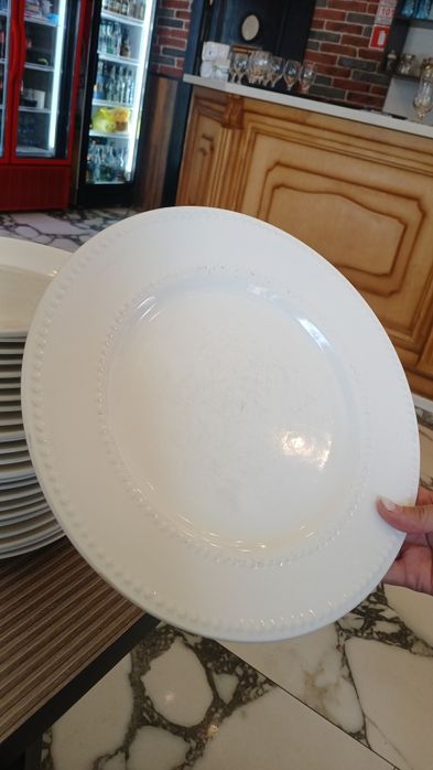 Продам обеденые тарелки б/у