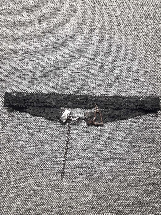 Дантелен чокър със сърце и велурен чокър с мъниста