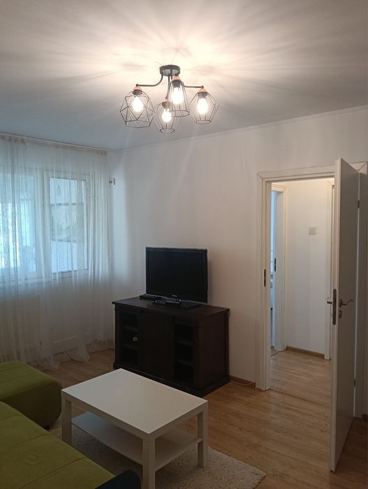 Inchiriez apartament cu 2 camere