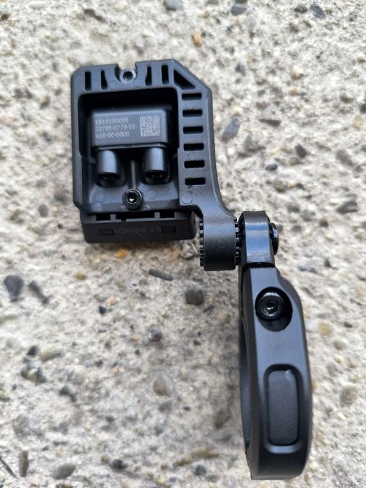 Контролер Bosch LED Remote BRC3600 и държач Bosch Smartphone BSP3200