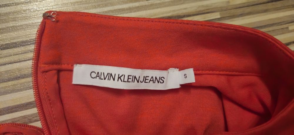 Rochie roșie Calvin Klein Jeans - Mărimea S (2021)