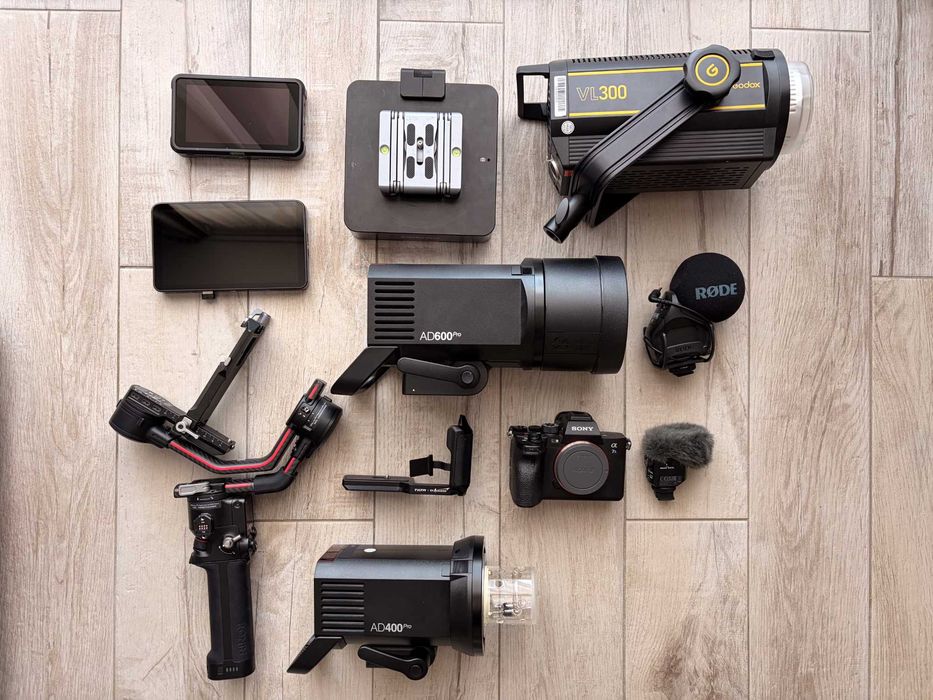 Sony A7S III, Sony 90mm f/2.8 Macro, Godox: AD400 Pro - AD600 Pro - VL300, DJI RS2 pro combo + accesorii video