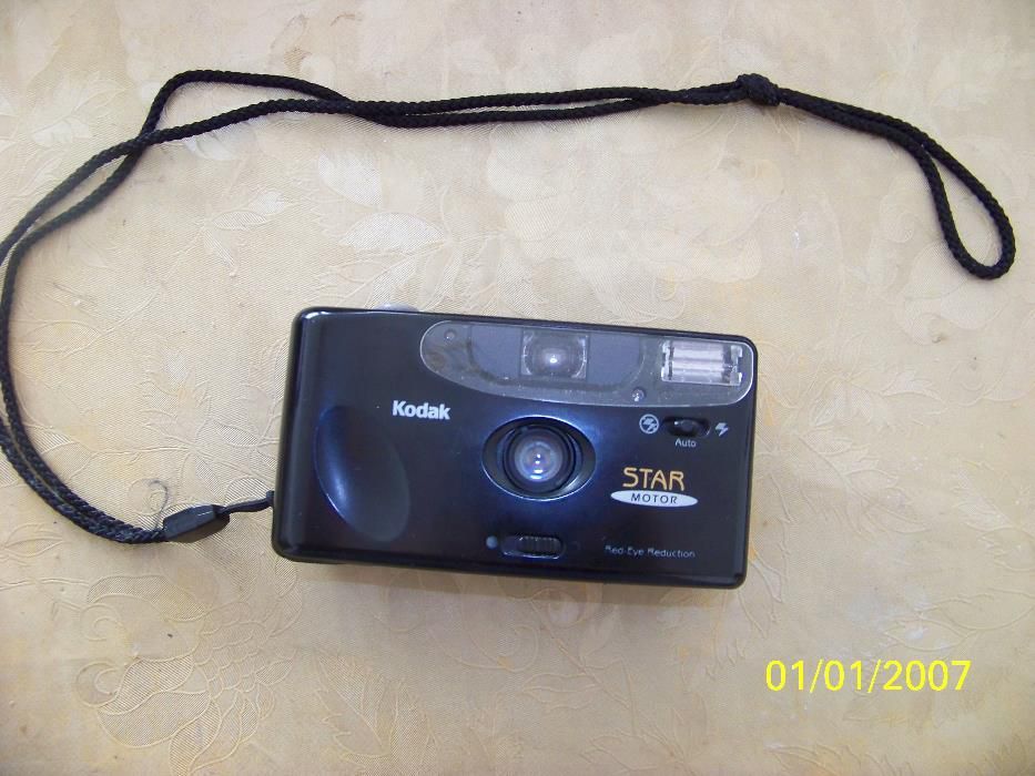 Vand 2 aparate foto KODAK STAR MOTOR,Incarcator,2 acumulatori si husa.