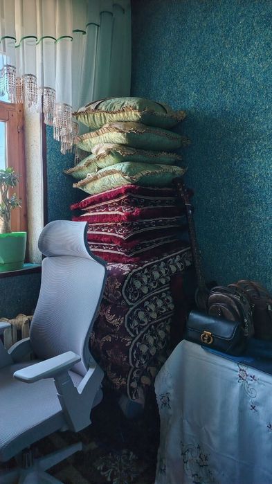 Продается квартира 3- комнатный с центра города.