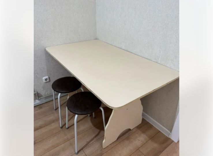 Продам стол со стульями  есть доставка
