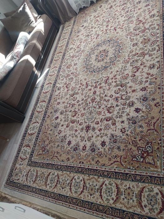 Продаётся палас в хорошем состоянии