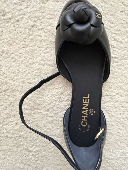 Шанел 39 номер, но са леко стеснени и отговарят на 38/5