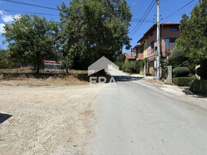 Урегулиран поземлен имот за продажба, с ток, вода, ПУП и проект за къщ