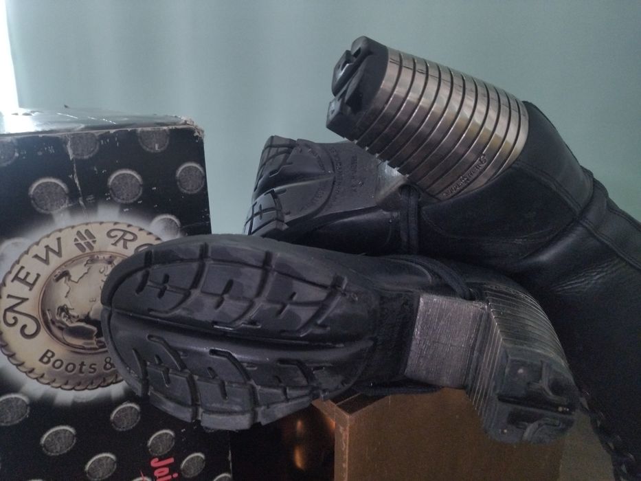 Ботуши с висок ток от колекцията METALLIC. New Rock