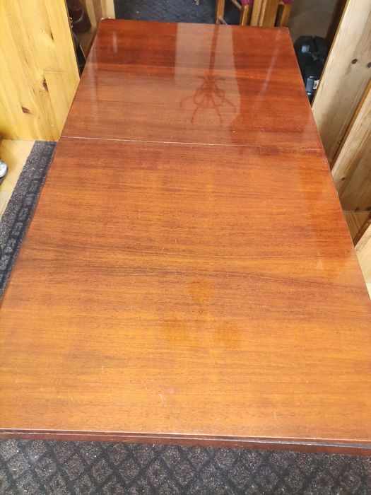 Дървена холна  маса