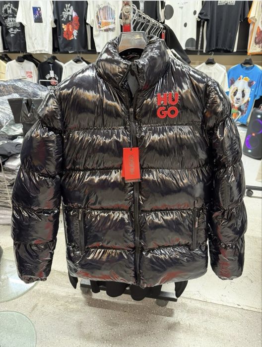 Geaca hugo boss cu eticheta