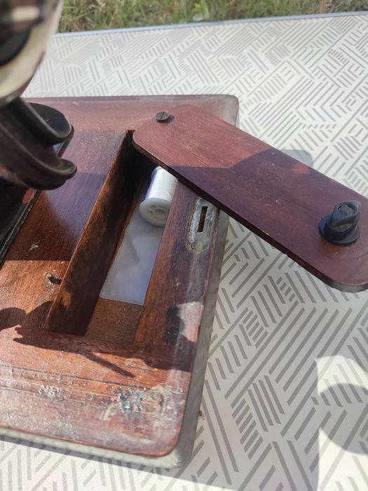 Старинна шевна машина