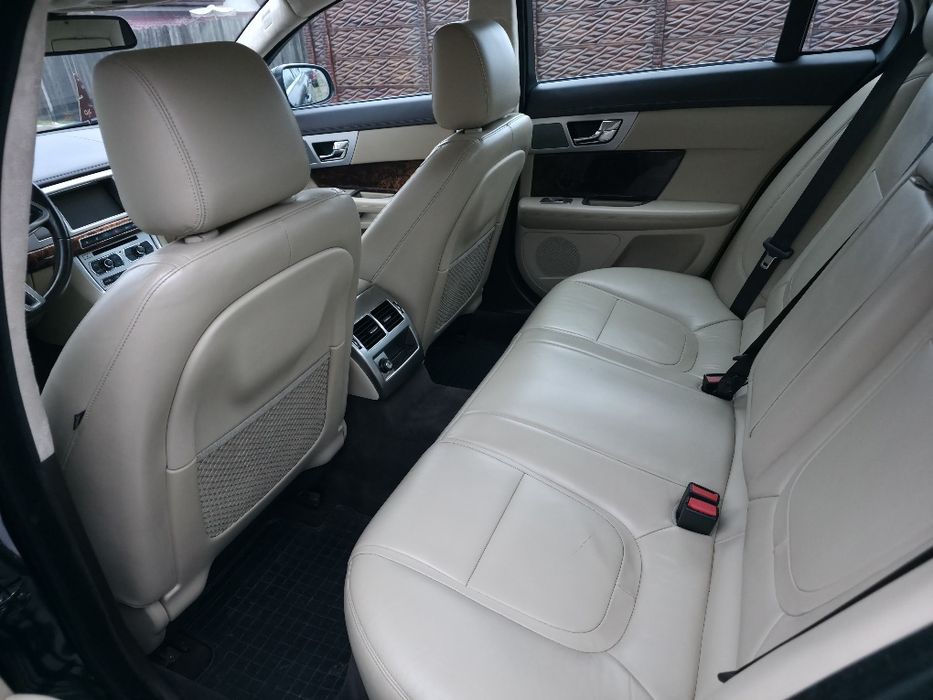 Jaguar XF 2.2d Proprietar, pachet Portfolio