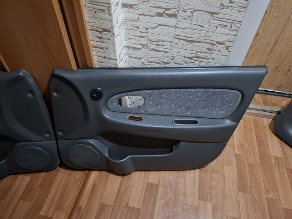 Продам дверные карты на Киа спектра