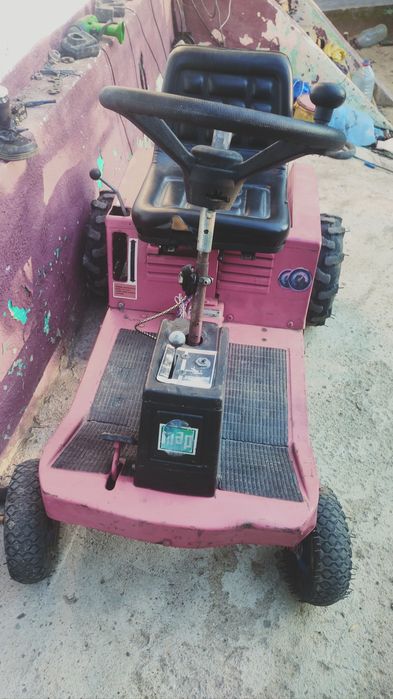 Vând tractoraș de gazon sau schimb cu ATV