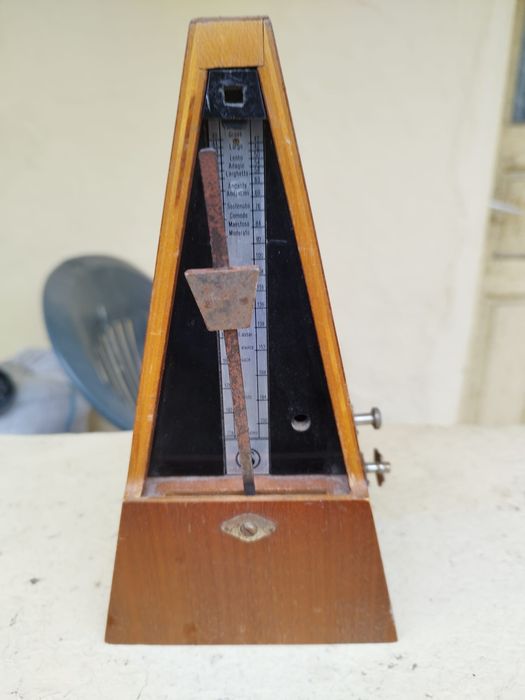 Metronom  si doua ceasuri Slava