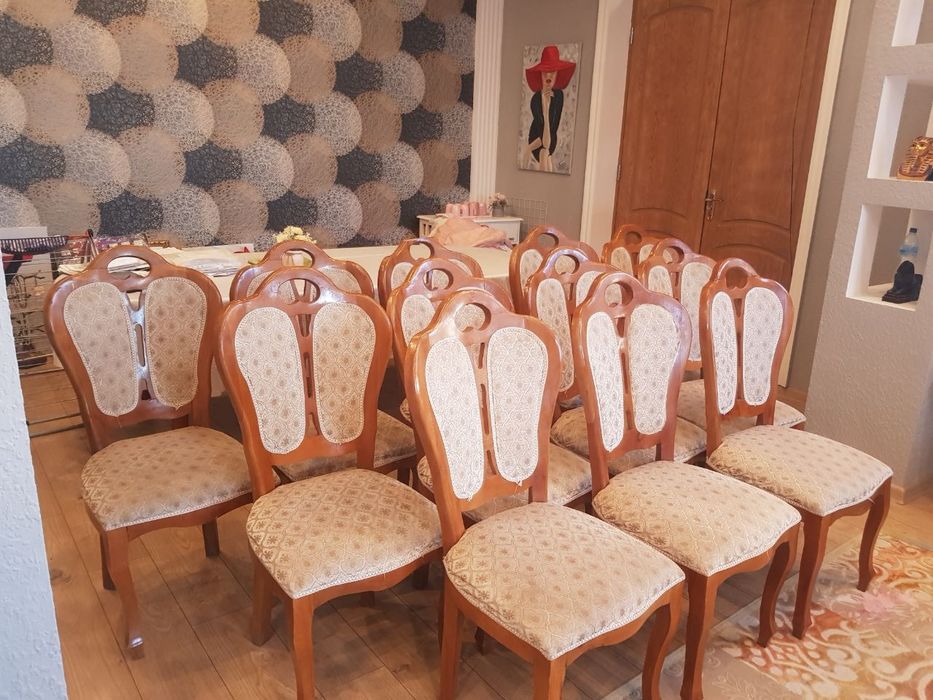 Продам 6 стульев из натурального дерева  состояние хорошие 180.000 сум