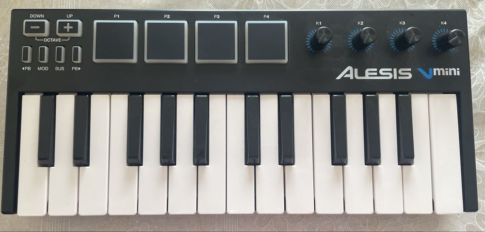MIDI клавиатура Alesis V Mini