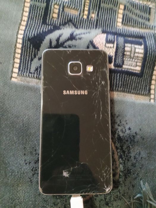 Vând 10 telefoane funcționale și ne funcționale