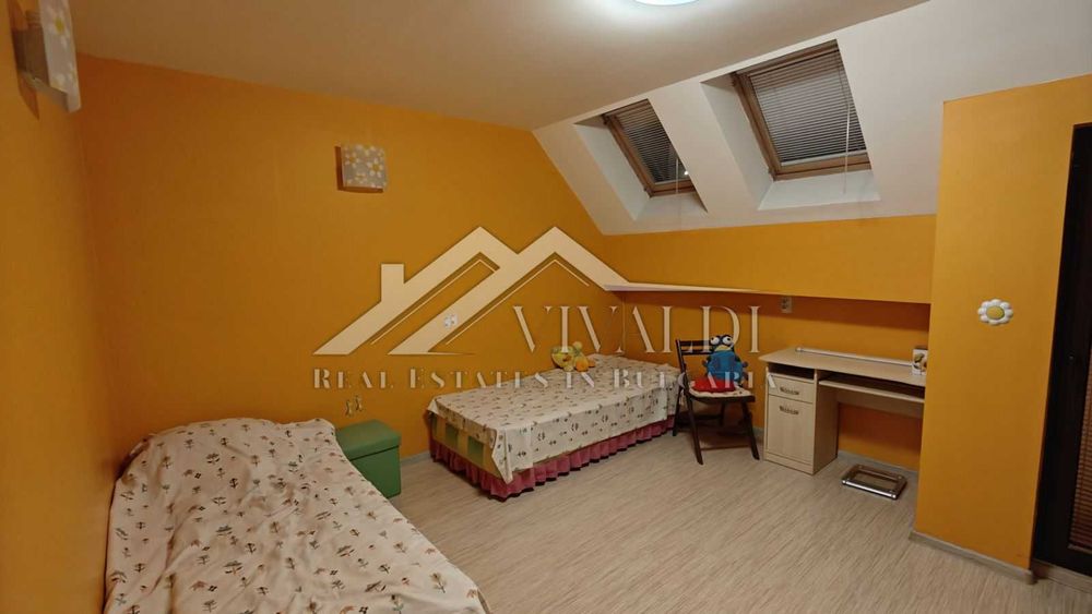 Четиристаен обзаведен апартамент в центъра на Варна