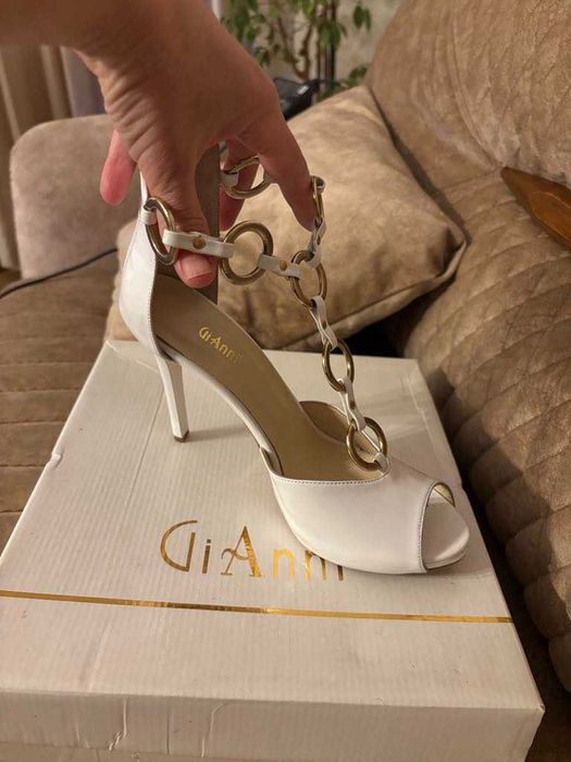 Сандали Gianni номер 38