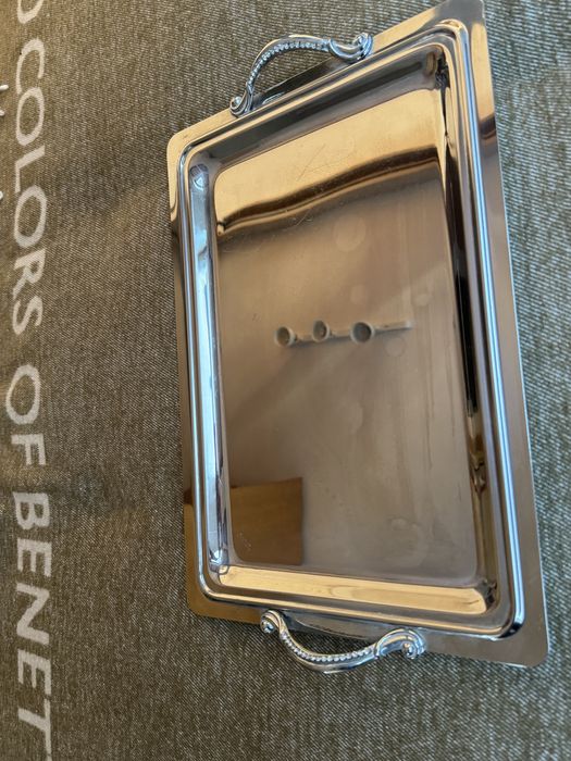 Сребрист поднос за сервиране