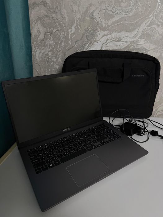 Ноутбук Asus в идельном состояний