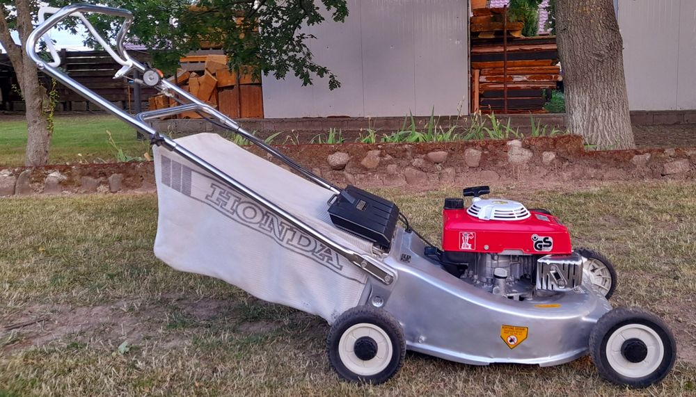Masina tuns iarba Profesionala Honda HRA 214 TRANSMISIE CARDAN, 5HP 4TIMPI 53CM Made în Japan