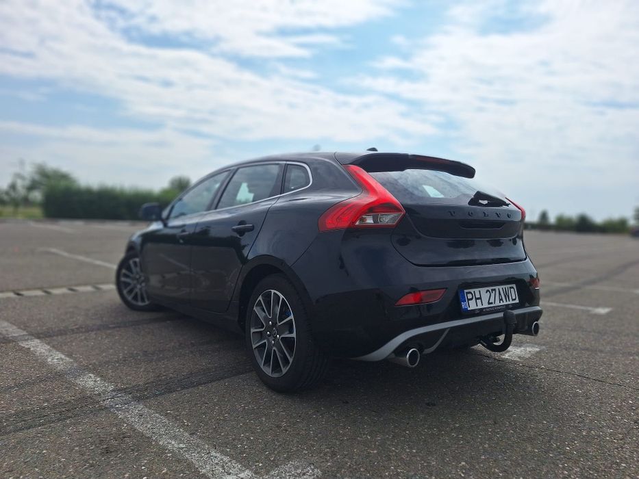 Volvo V40-2.0 D R-Design