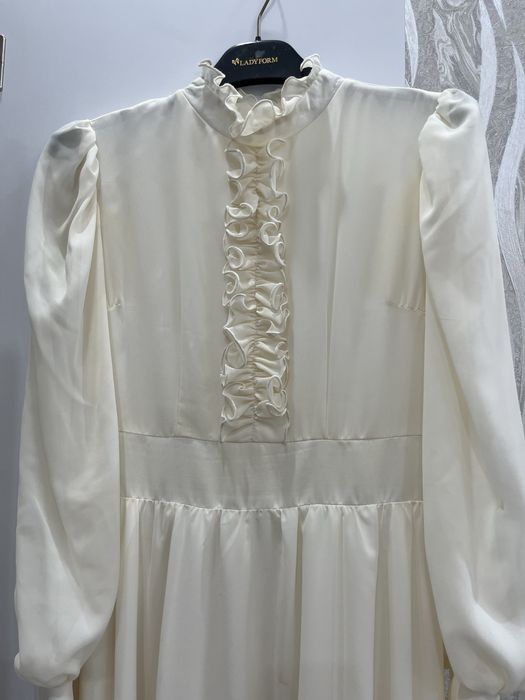 Платье шифоновое бежевое