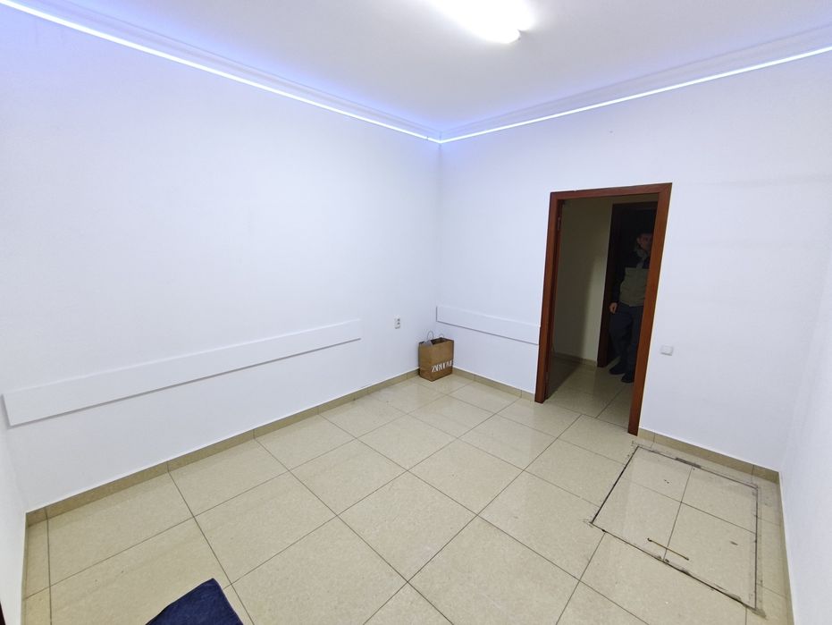 Аренда на Максима Горького. Остановка Художников