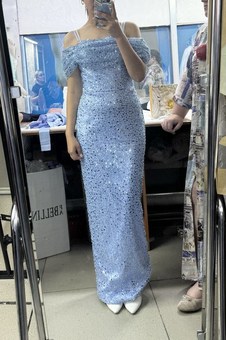 платье голубого цвета