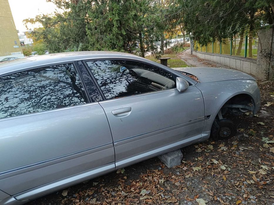 Ауди А8 Д3 на Части