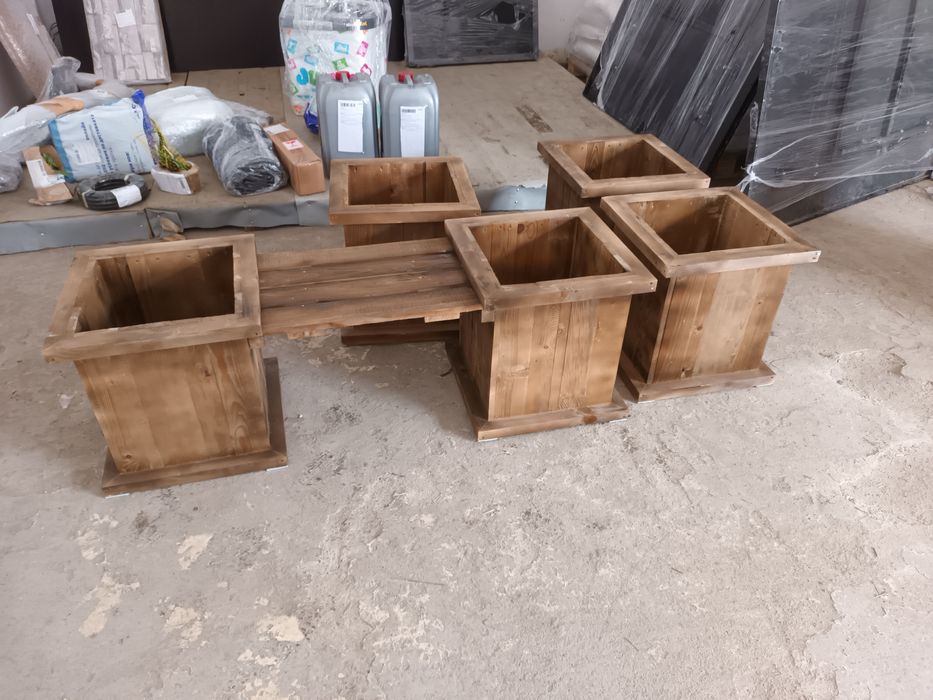 Дървени  кашпи от масивна дървесина