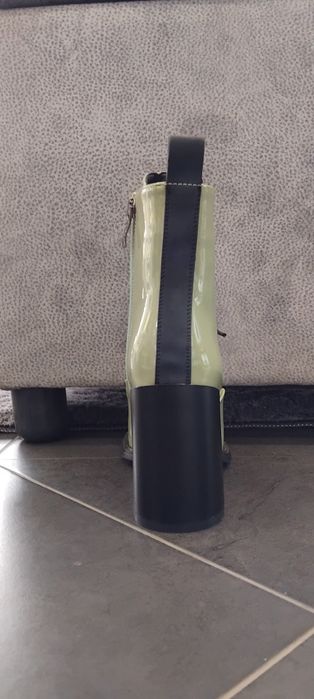 Нови дамски боти в стилен лак-жената която иска да сияе.36,39 размер