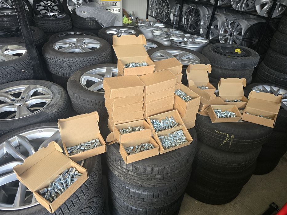 Чисто нови Болтове за Джанти НА ЕДРО 42  КОМПЛЕКТА !