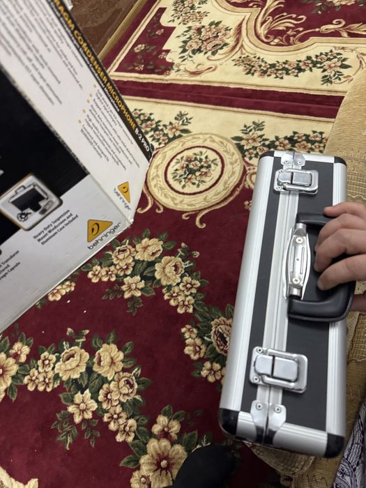 Студийный конденсаторный микрофон Behringer B2 Pro