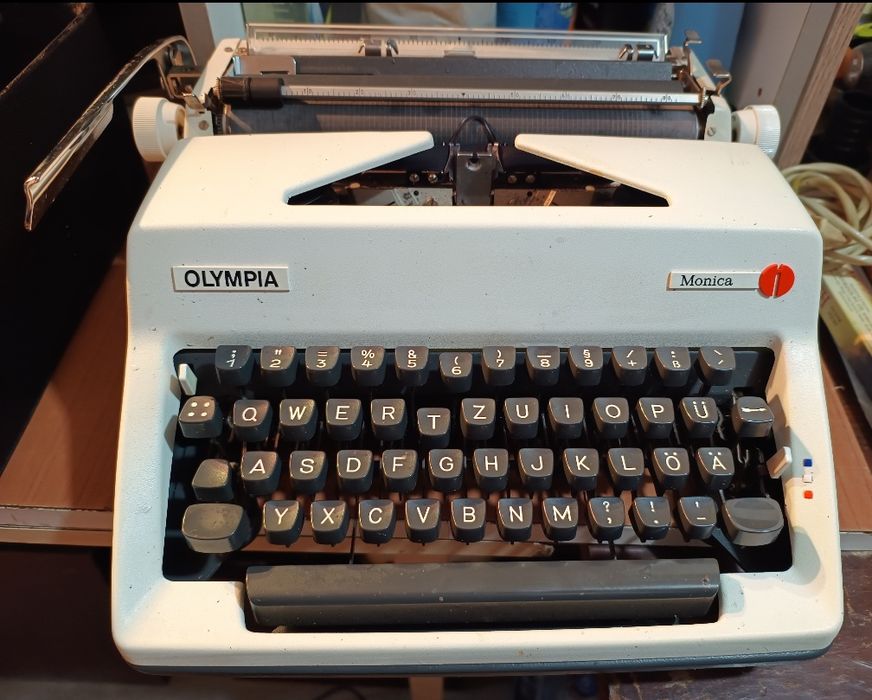 Masina scris de colectie Olympia Monica noua
