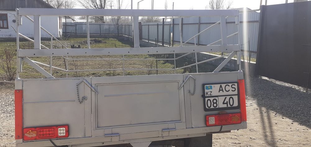 Легковой авто прицеп