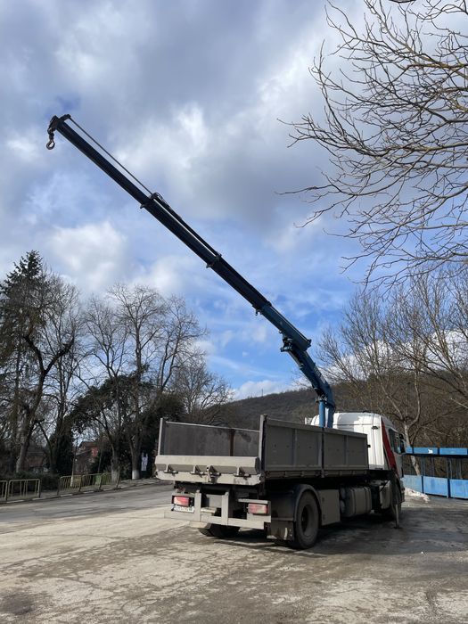 Самосвал с кран състояние много добро