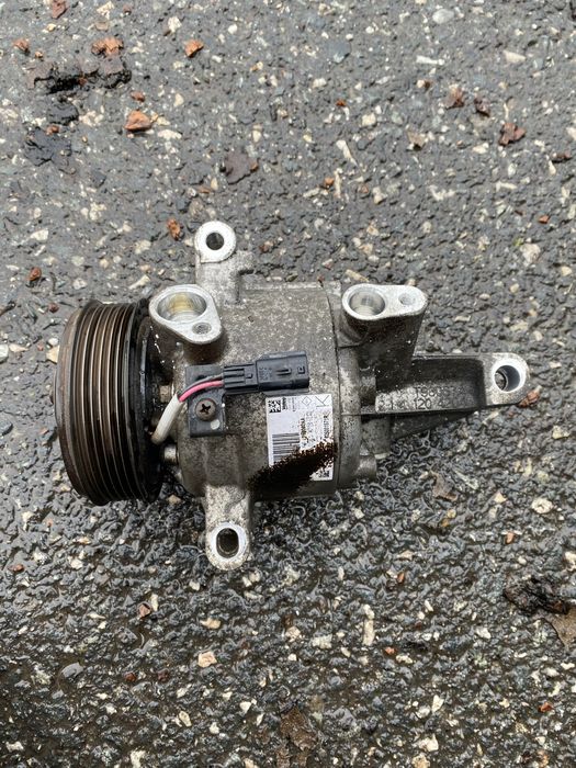 Compresor clima aer conditionat Dacia Duster Logan Sandero 2 1.5 dci