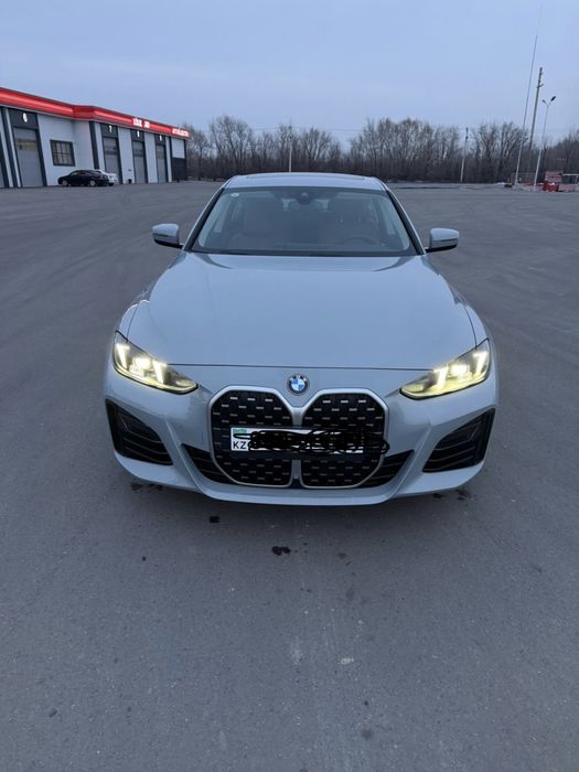 Автомобиль BMW 425i