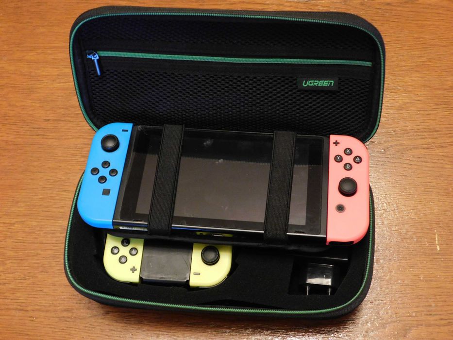 Consolă Nintendo Switch + 5 jocuri originale pe suport fizic (5 carduri) + accesorii complete