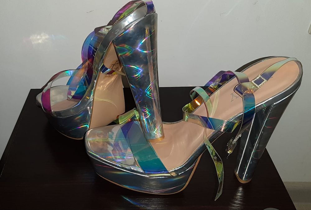 Sandale noi  cu toc înalt