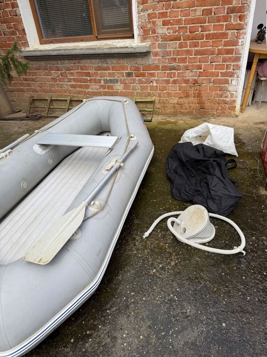 Продавам лодка Tohamaran 2,80